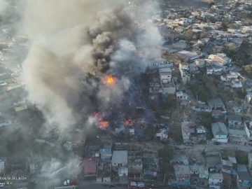 Two large fires consume 29 homes in Tijuana