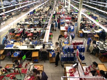 Border factories laying off thousands