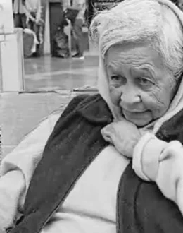 Grandmother dies at Puebla Bus Station. Her children left for the US three years ago and never returned for her.