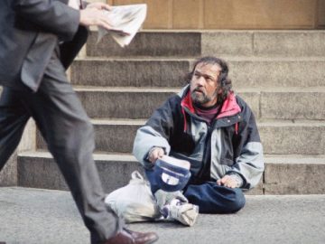 The Economic Divide: Booming Riches, Crushing the Majority of U.S. Households