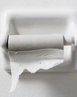 How Often Should You Poop? New Study Links Bowel Habits to Brain and Kidney Health