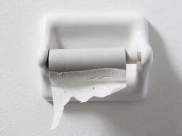 How Often Should You Poop? New Study Links Bowel Habits to Brain and Kidney Health