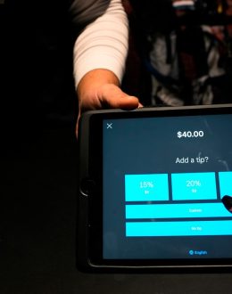 New California Law Strengthens Protections for Tipped Workers — Here’s What It Means for Latino Employees