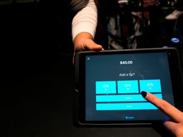 New California Law Strengthens Protections for Tipped Workers — Here’s What It Means for Latino Employees