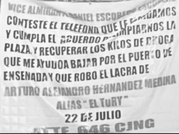 In Ensenada, Baja California, three narco-banners appeared addressed to the commander of the Second Naval Region.