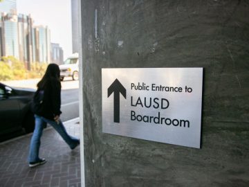 Fear of ICE Presence Pushes LAUSD Students Toward Online Education