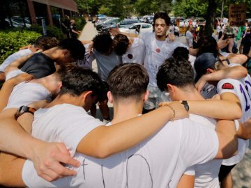 ICE Is Now Desperately Recruiting Teenagers as Agents