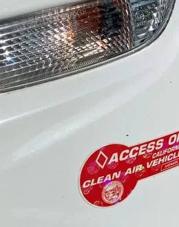 California Ends HOV Lane Access for Electric Cars — What It Means for Latinos in Los Angeles