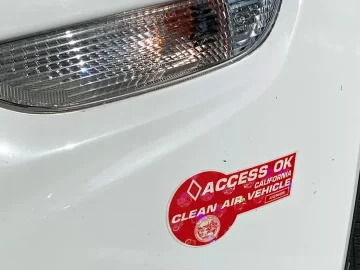 California Ends HOV Lane Access for Electric Cars — What It Means for Latinos in Los Angeles