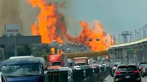 Fuel Tanker Fire in Santa Marta Acatitla Mobilizes Emergency Services at Puente de la Concordia, Iztapalapa