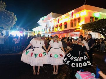 “Long live the disappeared” resounds in Mazatlán on the night of the “cry”