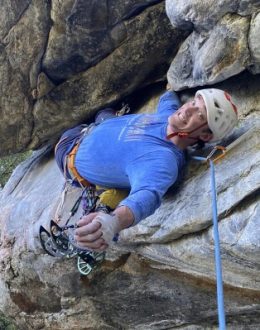 Young Man Climbing 915-Meter Wall Dies; Last Post Revealed Wishes to Disappear