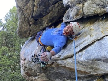 Young Man Climbing 915-Meter Wall Dies; Last Post Revealed Wishes to Disappear