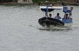 On inflatable boats and speedboats! Veracruzans navigate flooded streets of Tuxpan after heavy rains