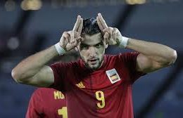 Soccer player Rafa Mir charged with sexual assault against two of his friends in a swimming pool