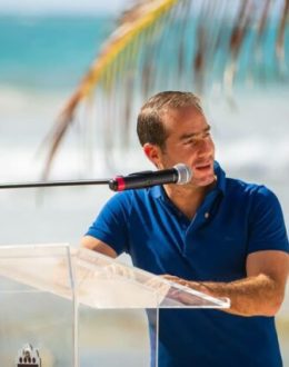 Sheinbaum ‘reproaches’ Mayor Diego Castañón’s restrictions on access to Tulum beaches: ‘It’s illegal’