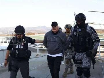 Michoacán: Drug Cartel Responds with Roadblocks and Vehicle Burnings