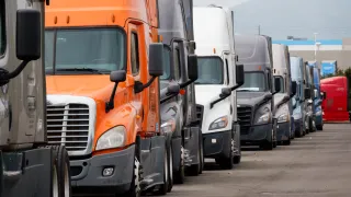 California revokes 17,000 commercial driver’s licenses for immigrants California revokes 17,000 commercial driver’s licenses for immigrants