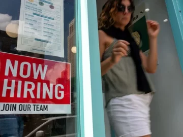 Seasonal Hiring Decelerates, Signaling Tougher Market for Job Seekers