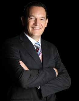 ICE detains doctor Jesús Luján in California; he was wanted in Mexico for negligence.