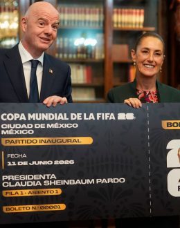 Xóchitl Gálvez lashes out at Claudia Sheinbaum for donating her 2026 World Cup ticket