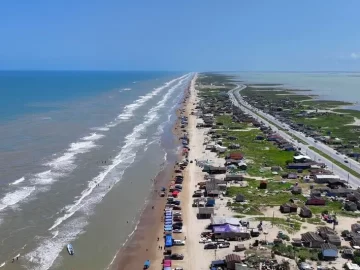 Bagdad Beach in Mexico: The Place Where Americans Placed 11 ‘Illegal’ Signs Prohibiting Entry