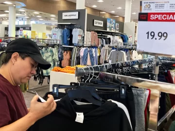 Lower-Income Americans Tightening Their Holiday Belts