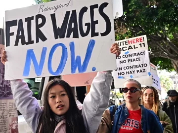 Can L.A. Workers Survive? Coalition Pushes for $30 Minimum Wage by 2030