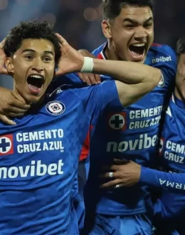 Mexicans want to see Cruz Azul crowned champions; Jardine and ‘Chicharito’ are the villains.
