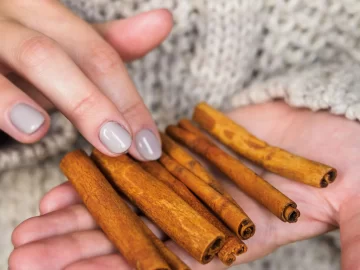 How to Consume Cinnamon to Help Prevent Blood Sugar Spikes and Maintain Stable Blood Pressure