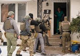 Memo: Immigration Officers Say They Can Enter Homes Without a Judge’s Warrant