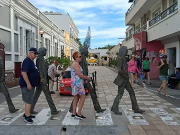 American Retirees Flock to Mexico for Affordable Living