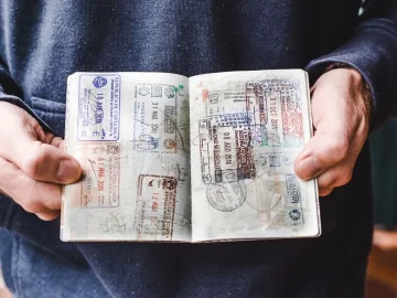 U.S. Freezes Immigrant Visas for Colombia and 74 Countries, Leaving Families and Students in Limbo