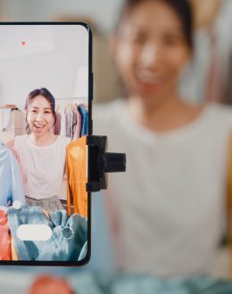 Live Commerce: How to Sell in Real Time and Turn Livestreams into Real Revenue