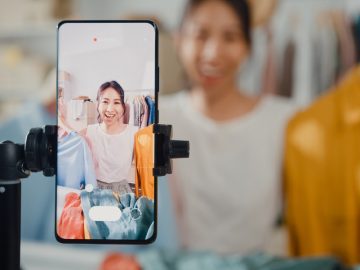 Live Commerce: How to Sell in Real Time and Turn Livestreams into Real Revenue