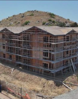 Immigration Slowdown Is Reshaping LA’s Economy — And Small Businesses are Struggling