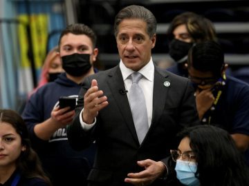 Planned Gala Honor for LA Superintendent Draws Scrutiny Amid FBI Probe
