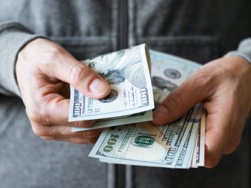 A Weaker Dollar Is Reshaping the U.S. Economy — and Latino Small Businesses Feel It First