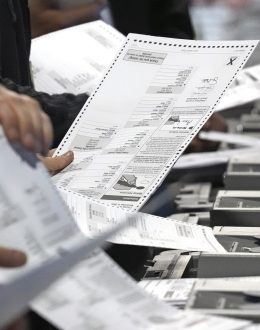 Behind Closed Doors: Democrats Prepare for Trump’s Midterm Strategy