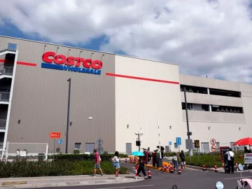 Costco raised prices due to tariffs. Now its customers are demanding refunds.