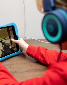 iPads in Kindergarten, YouTube at Recess: Schools Confront the Screen-Time Dilemma