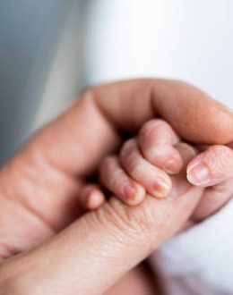 One in 11 U.S. Births Tied to Immigrant Mothers as Debate Over Citizenship Intensifies