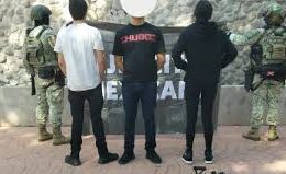 Three teenagers arrested in Culiacán with weapons and drugs: they were carrying a SCAR rifle, an M249S machine gun, and an AK-47-type rifle.