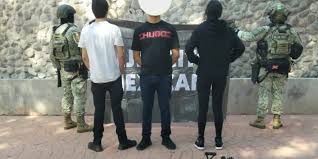 Three teenagers arrested in Culiacán with weapons and drugs: they were carrying a SCAR rifle, an M249S machine gun, and an AK-47-type rifle.