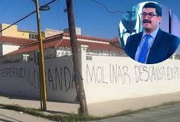 In Chihuahua, Former Governor Javier Corral’s Home Vandalized; Funeral Wreath Left Behind