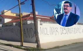In Chihuahua, Former Governor Javier Corral’s Home Vandalized; Funeral Wreath Left Behind