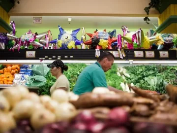 Los Angeles crushed by cost crisis—residents now spend 38.1% of income just on food and housing