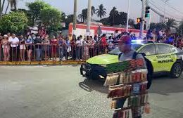 Live chickens thrown from parade float in Medellín, Veracruz; animal cruelty denounced