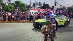 Live chickens thrown from parade float in Medellín, Veracruz; animal cruelty denounced