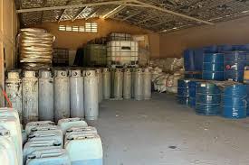 Federal forces discover warehouse containing over 24,000 liters of methamphetamine and chemicals in Sinaloa; one person arrested